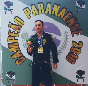 Itamar - Sagrando-se Campeão Paranaense Peso Leve, assume a liderança no ranking estadual.